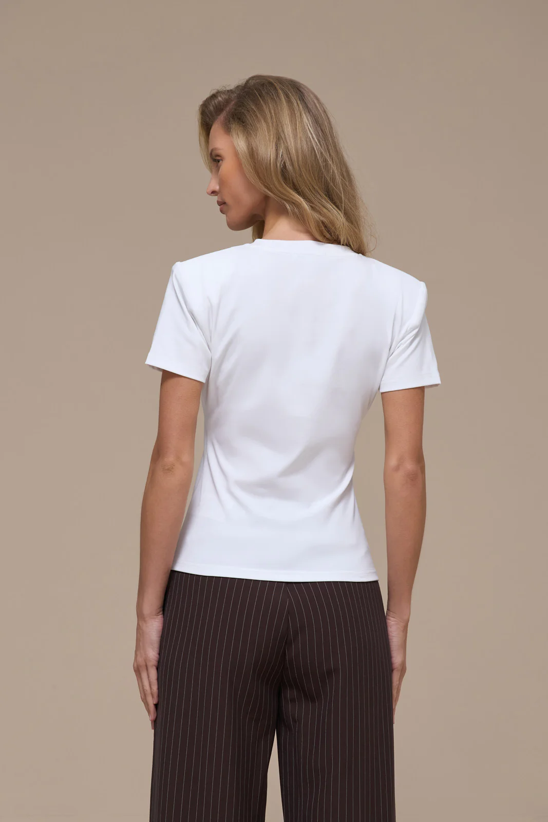 SHORT SLEEVE BASIC TEE WITH DETACHABLE SHOULDER PADS | WHITE - Image 3