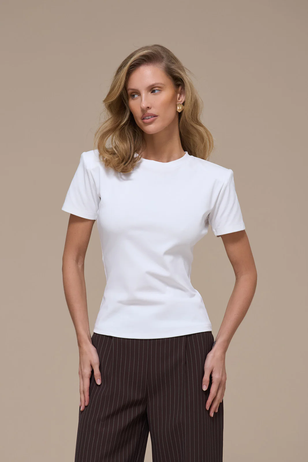 SHORT SLEEVE BASIC TEE WITH DETACHABLE SHOULDER PADS | WHITE - Image 5