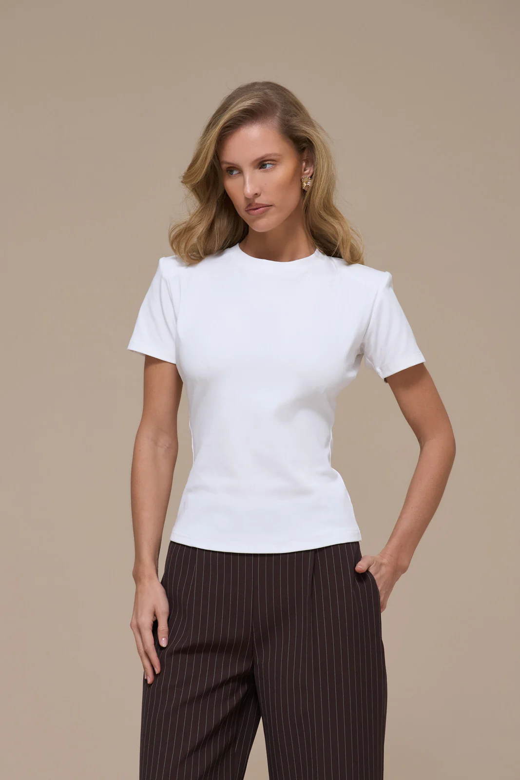 SHORT SLEEVE BASIC TEE WITH DETACHABLE SHOULDER PADS | WHITE - Image 7