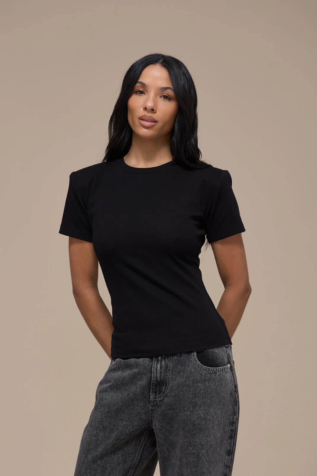 SHORT SLEEVE BASIC TEE WITH DETACHABLE SHOULDER PADS | BLACK - Image 4