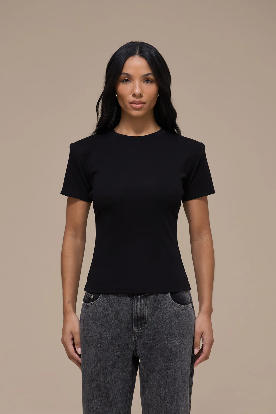 SHORT SLEEVE BASIC TEE WITH DETACHABLE SHOULDER PADS | BLACK - Image 5