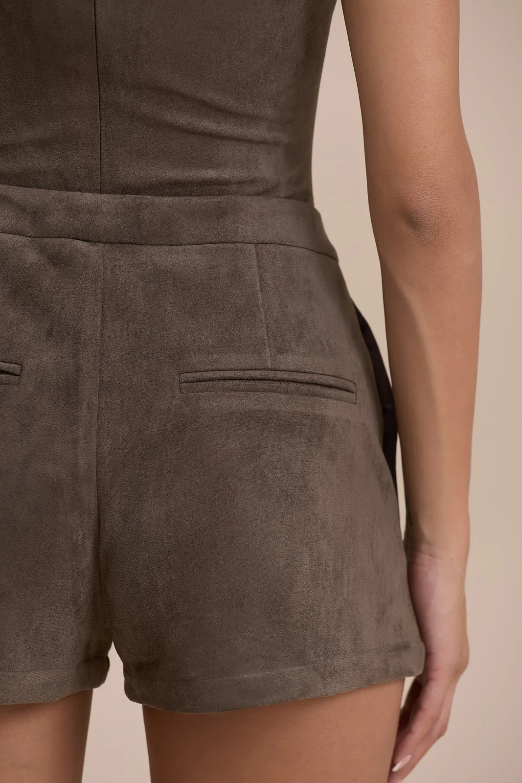 SUEDE SHORTS | DARK TAUPE - Image 3